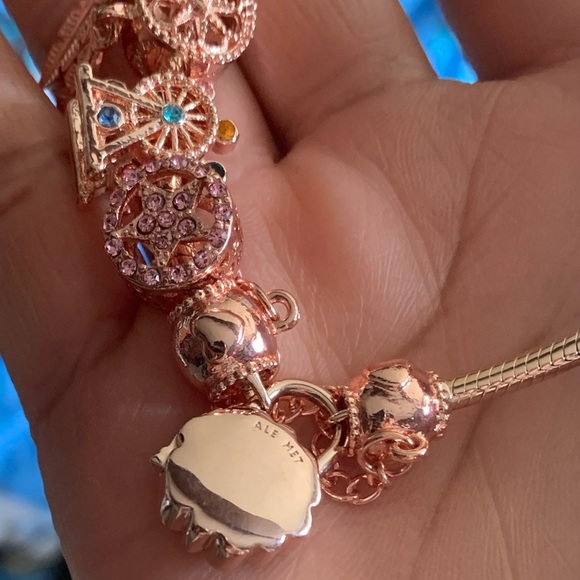 Retired NWOT Pandora Carrier Gold Heraldic Amethyst Padlock Bracelet w/ Charms - Picture 9 of 12